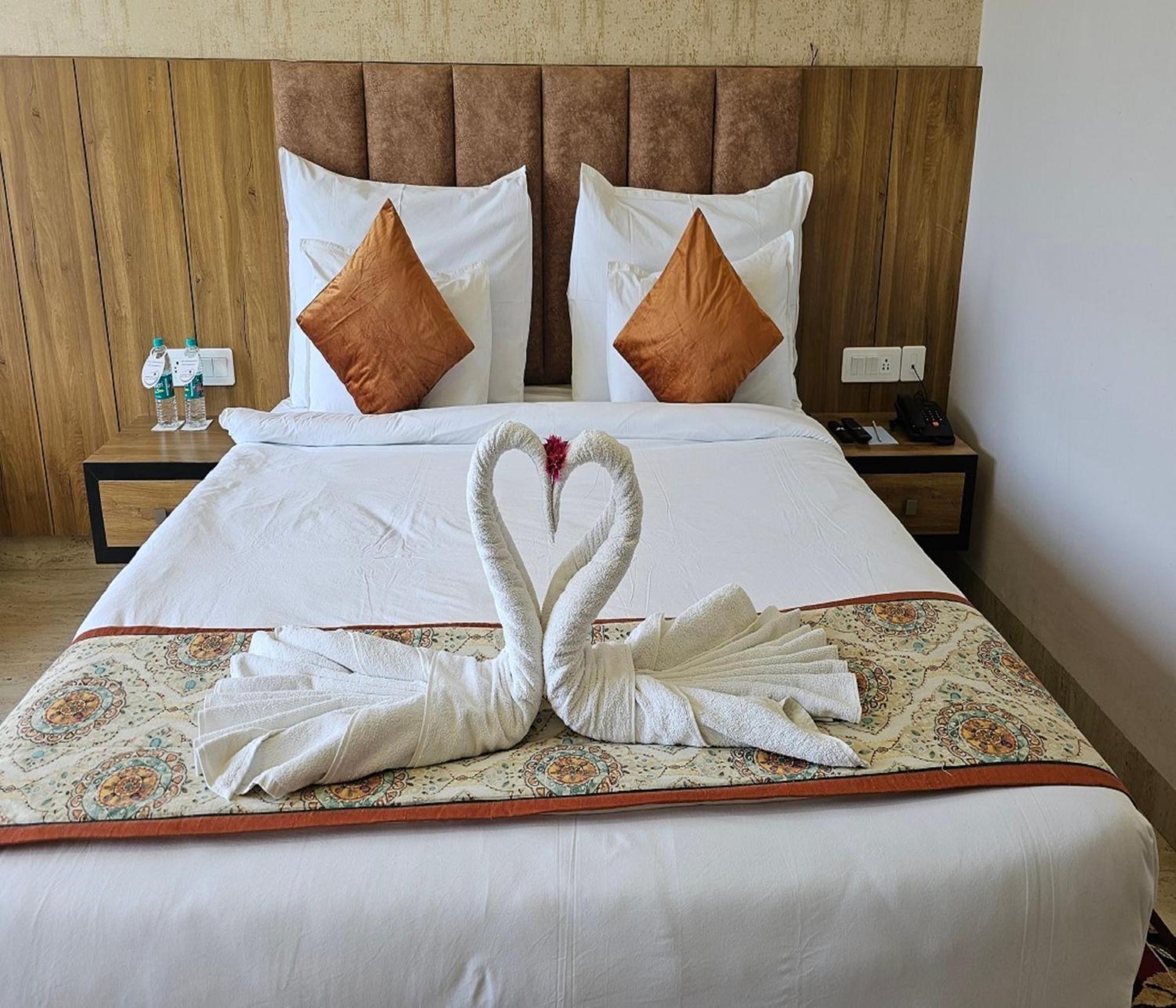 Bamboo Saa Mulberry Resort Pushkar Bagian luar foto