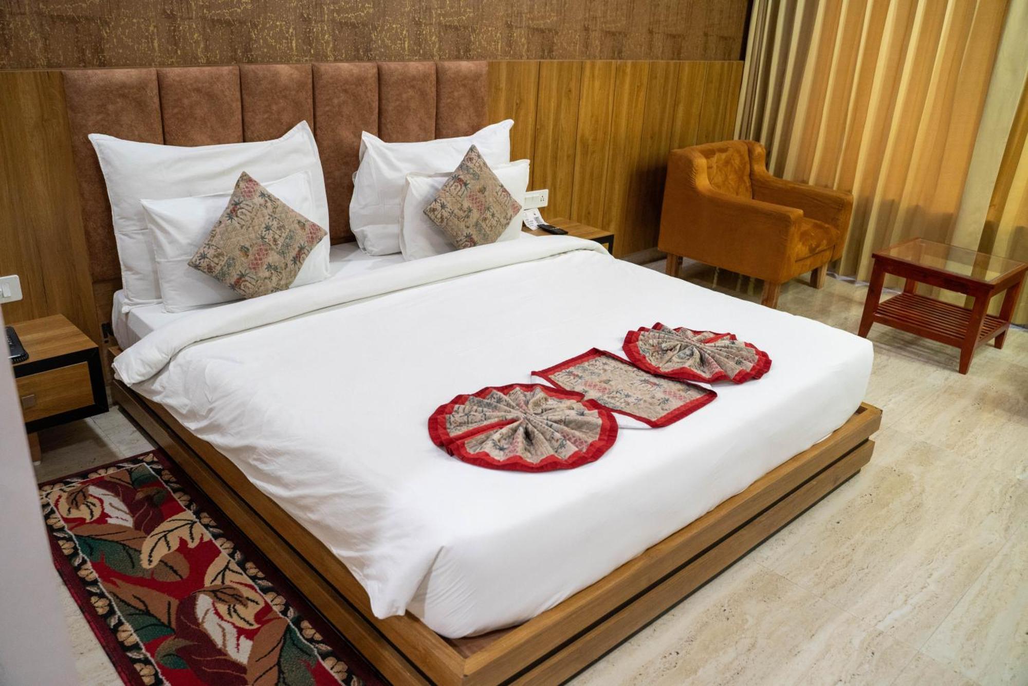 Bamboo Saa Mulberry Resort Pushkar Bagian luar foto